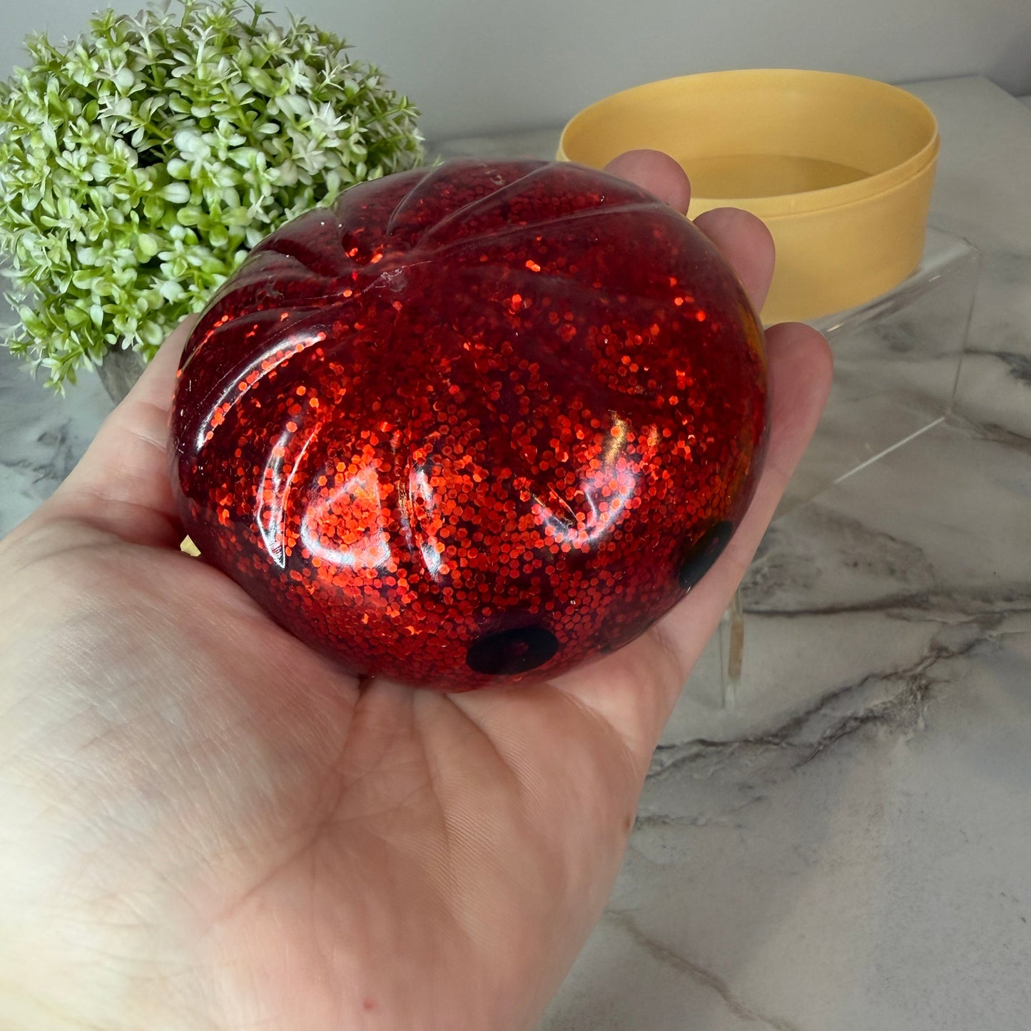 Squishy Toy - Viral Dumpling, Red Glitter