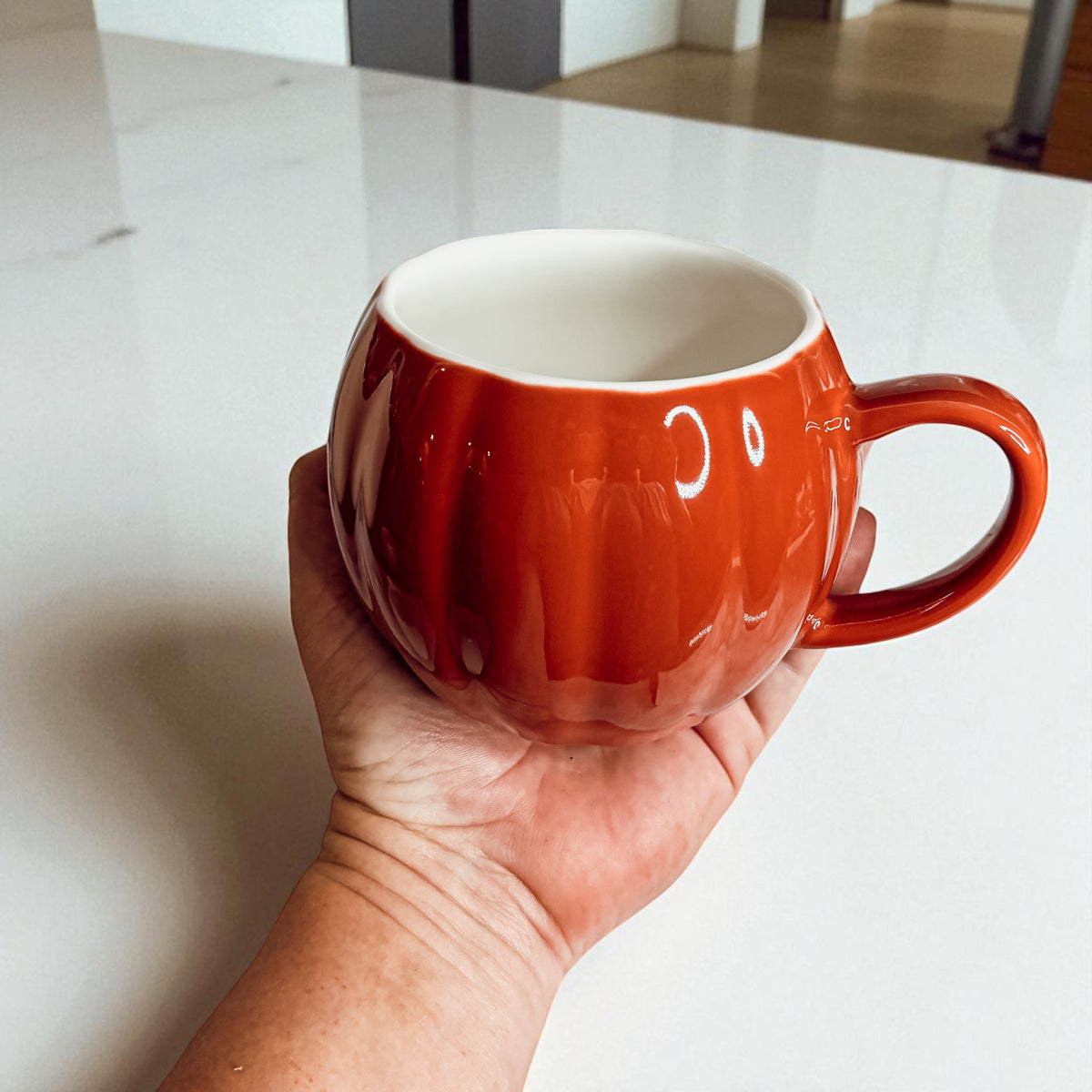 Handmade autumn pumpkin coffee cups - seasonal kitchen decor accessories
Morning coffee pumpkin mugs - fall kitchen essentials in ceramic white and orange