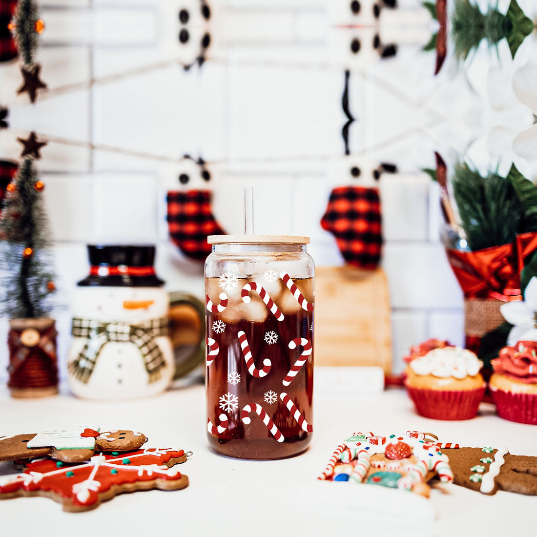 Red and white Christmas glass cups
Red and white Holiday glass cups with lid and straw.
Red and white xmas glass cups with straw and lid