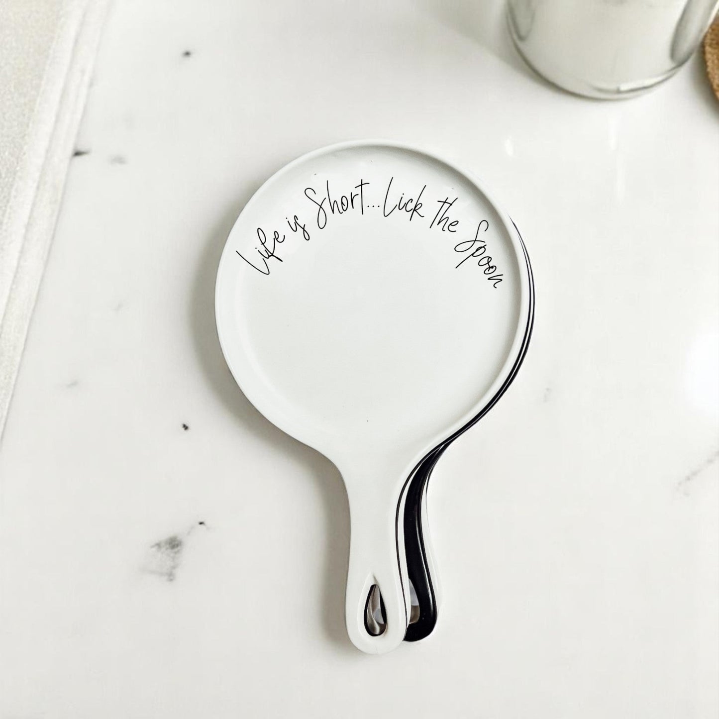 Ready-to-gift kitchen spoon rest set with decorative ribbon
Perfect baker gift set with ceramic spoon rest and wooden spoon