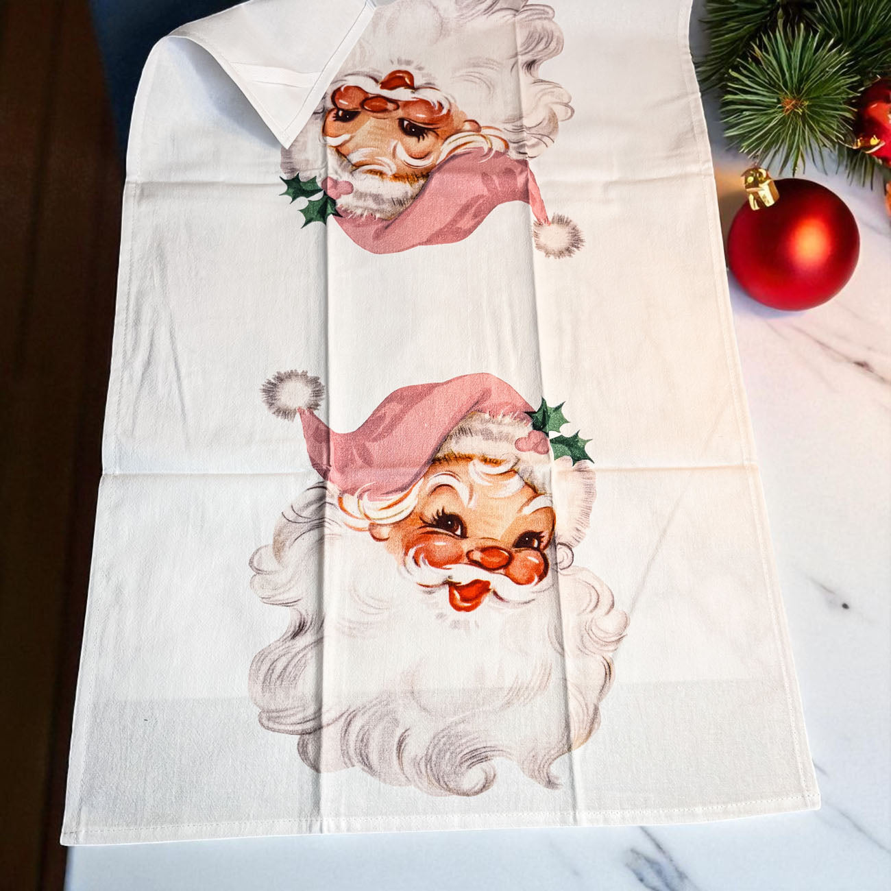 Vintage Santa Christmas kitchen towel
Retro pink Santa kitchen towel
Classic pink Santa kitchen decor
Vintage Christmas kitchen towel design