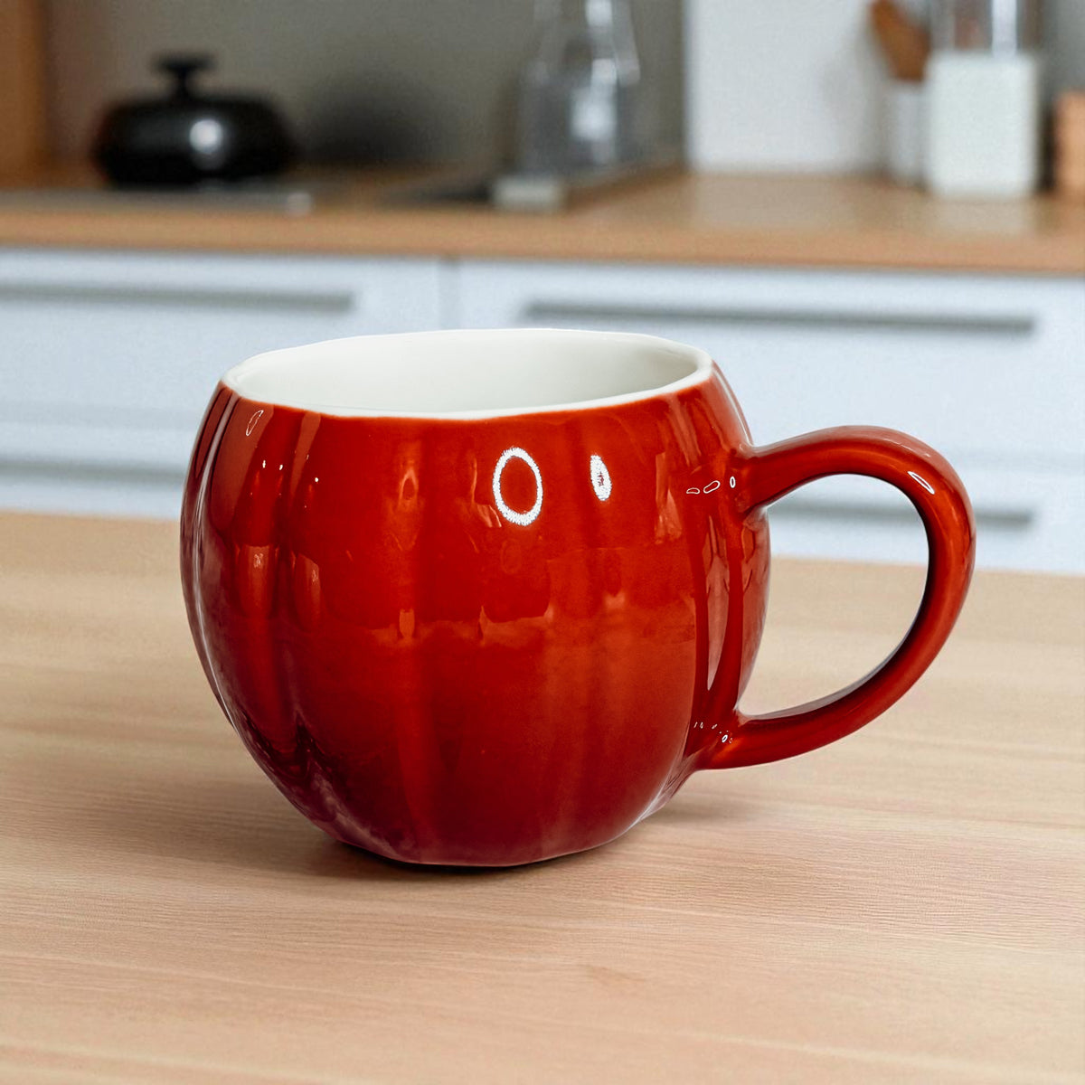 Glossy ceramic pumpkin mugs - microwave safe fall coffee cups in white and orange
Durable pumpkin shaped coffee mugs - dishwasher safe Halloween ceramic drinkware