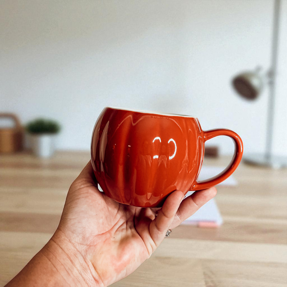 Autumn coffee experience - handcrafted pumpkin shaped ceramic cups
Fall beverage accessories - pumpkin coffee mugs for seasonal home styling