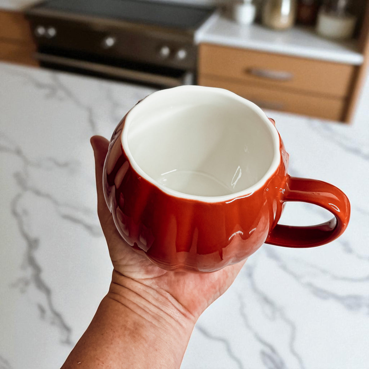 Autumn harvest pumpkin cups - seasonal home accessories for fall decorating
Ceramic fall pumpkin mugs - Halloween coffee drinkware in dual colors