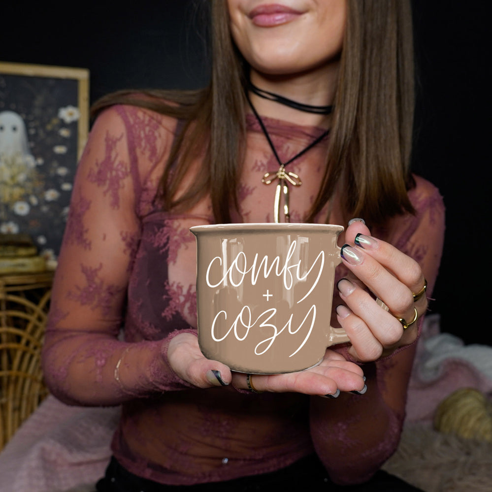 Modern fall coffee cup
Brown ceramic autumn mug
Simple fall coffee mug
Aesthetic cozy cup